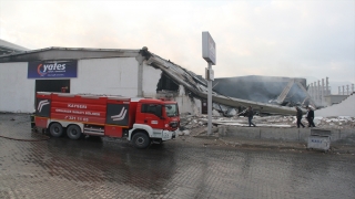 GÜNCELLEME 2 Kayseri’de bir fabrikada çıkan yangında soğutma çalışmaları devam ediyor