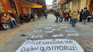 Sözleşmesi biten kadın eğitmenler İzmir Büyükşehir Belediyesinden daimi iş istiyor