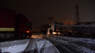 Tokat-Sivas kara yolunda kar etkili oldu