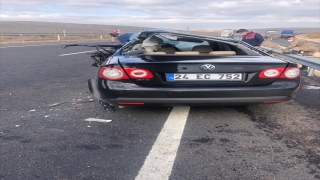 Şanlıurfa’da tır ile otomobilin çarpıştığı kazada baba oğul öldü