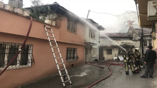 Bursa’da metruk binada çıkan yangın söndürüldü