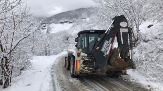 Orta ve Doğu Karadeniz’de kar yağışı etkili oluyor