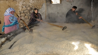 Çukurca’da tarihi değirmende üretilen tahin birçok kente gönderiliyor