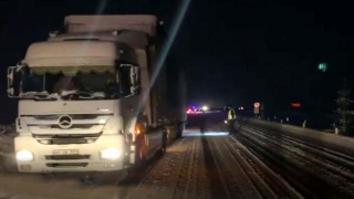 Muş-Bingöl kara yolunda tipi nedeniyle ağır vasıtalar güvenli bölgeye alınıyor