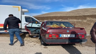 Erzincan’da kamyon otomobille çarpıştı: 6 yaralı