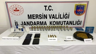 Mersin’de silah zorluyla para topladıkları iddiasıyla yakalanan 4 zanlıdan 2’si tutuklandı