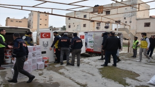 Türk askerinden Rasulayn’da muhtaç ailelere insani yardım dağıtımı