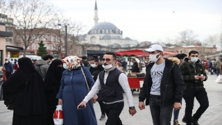 İstanbul’da kalabalık yerlerde Kovid19 tedbirlerine uyulmadığı görüldü