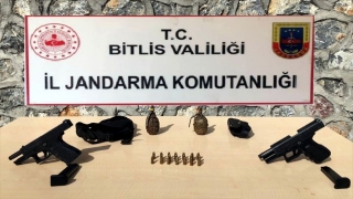 Bitlis’te teröristlere yönelik operasyonda belirlenen 6 mağara imha edildi