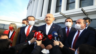 CHP Genel Başkanı Kemal Kılıçdaroğlu: ”(Enis Berberoğlu’nun milletvekili vasfını yeniden kazanması) Politik gücü de görüyoruz burada ama adaleti de görüyoruz. Sonuçta galip olan adalet. Enis Bey geldi