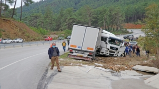 Fethiye’de yoldan çıkan tırın sürücüsü yaşamını yitirdi