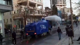 Rum polisinden, yolsuzluk ve Kovid19 kısıtlamalarını protesto edenlere göz yaşartıcı gazla müdahale