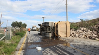 Bodrum’da kamyonla otomobilin çarpışması sonucu 2 kişi yaralandı