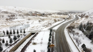 Konya’da devam eden kar yağışı cadde ve sokakları beyaza bürüdü