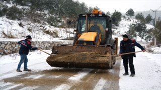 Manisa’da kar yağışı 3. gününde de etkisini sürdürüyor