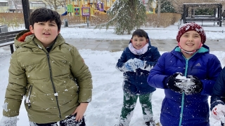 Kırşehir’de kar yağışı çocukları sevindirdi