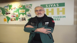 Sivas İHH, yetim öğrencilerin yüzünü tabletle güldürüyor