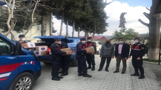 Mersin’de jandarma ekipleri şehit meslektaşlarının adını taşıyan kütüphaneye kitap bağışı yaptı