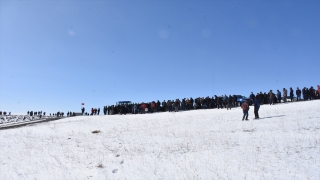 Kars’ta köyler arası kar üzerinde düzenlenen at yarışı renkli geçti