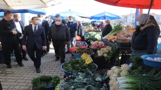 Düzce Valisi Atay pazar yerinde koronavirüs tedbirlerini denetledi: