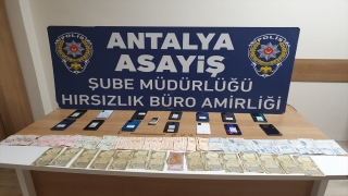 Antalya’da evden çelik kasa hırsızlığı yaptığı iddia edilen zanlı yakalandı