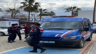 Antalya’da hırsızlık için girdiği evin sahibini silahla yaralayan şüpheli tutuklandı