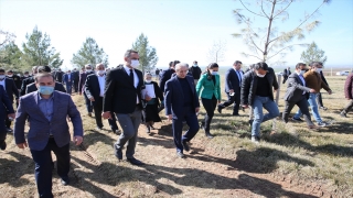 Mehdi Eker, Diyarbakır Hipodromu’nda fidan dikme programına katıldı