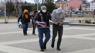 Bolu’da otomobilde uyuşturucuyla yakalanan iki şüpheli gözaltına alındı