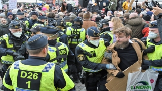 İsveç’te Kovid19 kısıtlamaları protesto edildi