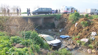 Hatay’da minibüsle çarpışan otomobil dereye devrildi: 3 ölü, 2 yaralı