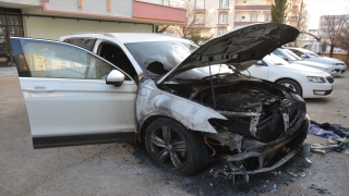 Şanlıurfa’da otomobilin kundaklanma anı güvenlik kamerasına yansıdı