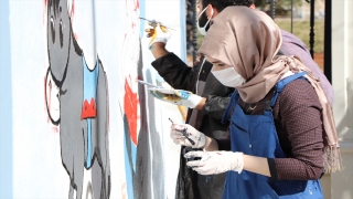 Siirt’te trafo binaları renkli motiflerle süsleniyor