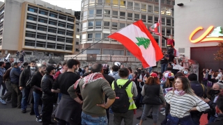 Lübnan’da hayat pahalılığı ve doların yükselmesi protesto edildi