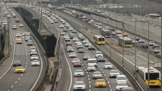 GÜNCELLEME İstanbul’da sokağa çıkma kısıtlamasının sona ermesiyle trafik yoğunluğu arttı