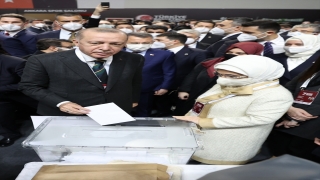 Erdoğan, AK Parti 7. Olağan Büyük Kongresi’nde oyunu kullandı