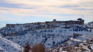 Elazığ’da kar yağışı tarihi Harput Mahallesi ve Hazar Gölü çevresini beyaza bürüdü