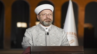 Diyanet İşleri Başkanı Erbaş İslam aleminin Berat Kandili’ni tebrik etti: