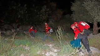 Muğla’da kayalıklardan düşen kişi 4 saatte kurtarıldı