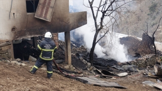 Artvin’de 4 ev, 4 samanlık ve 7 ahırın kullanılamaz hale geldiği yangın söndürüldü