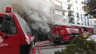 Güngören’de bir depoda çıkan yangını söndürme çalışmaları sürüyor