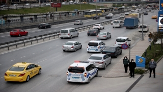 İstanbul’da sokağa çıkma kısıtlamasının sona ermesiyle trafik yoğunluğu arttı