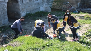 Otomobilin çarptığı kişi köprüden dere yatağına düşerek yaralandı