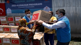 TDV’den Etiyopya’daki ihtiyaç sahiplerine gıda paketi ve bayramlık giysi yardımı