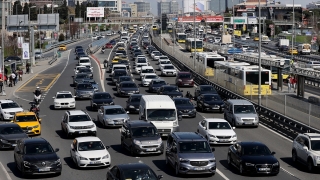 İstanbul’da 3 günlük kısıtlama öncesi trafik yoğunluğu arttı