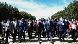 CHP Genel Başkanı Kılıçdaroğlu, gençlerle Anıtkabir’i ziyaret etti