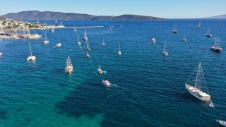 Bodrum’da teknelerin bayraklı seyri ilgi gördü