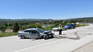 Sinop’ta otomobil devrildi: 2 yaralı