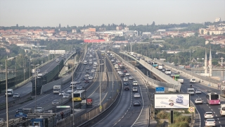 İstanbul’da sokağa çıkma kısıtlamasının sona ermesiyle trafik yoğunluğu arttı