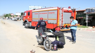 Manisa’da hafif ticari araçla çarpışan motosikletin sürücüsü yaralandı