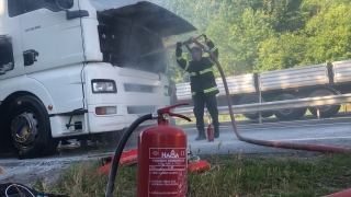 Düzce’de seyir halindeki tır yandı